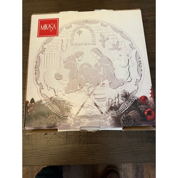 Celebrations by Mikasa Crystal Nativity Plaque – Rejoice - 15.5” Diameter - Picture 5 of 10